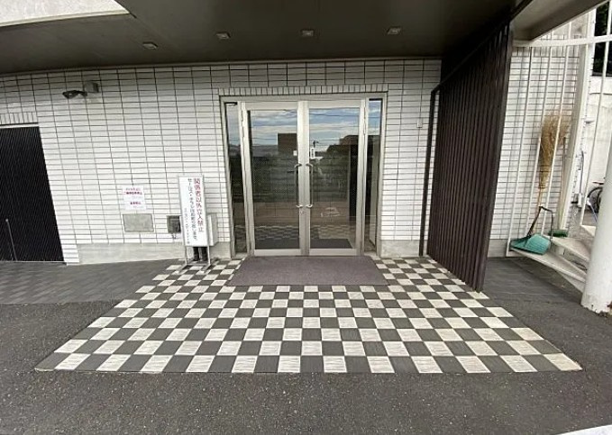 ワコー第3マンションのエントランス