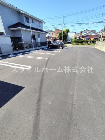 アヴェニュー新道の駐車場