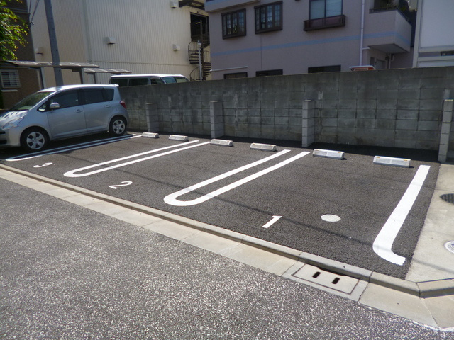 トスカーナの駐車場|敷地内に駐車場有ります♪