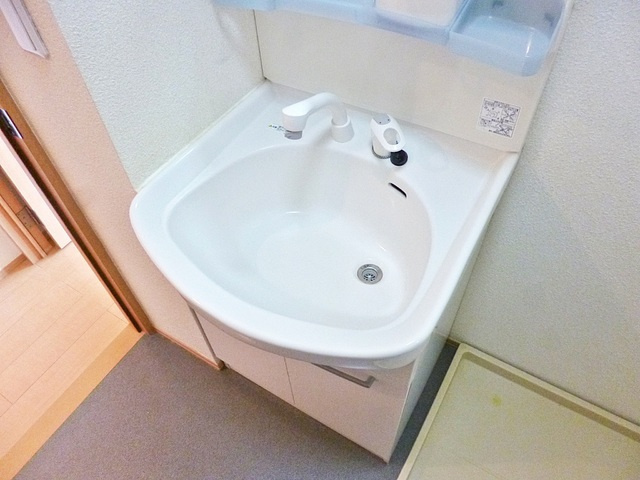 トスカーナの洗面所|温水シャワー付洗面化粧台♪