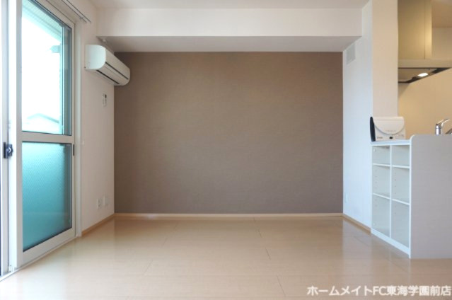 熊本市東区小峯３丁目のアパートの居間・リビング
