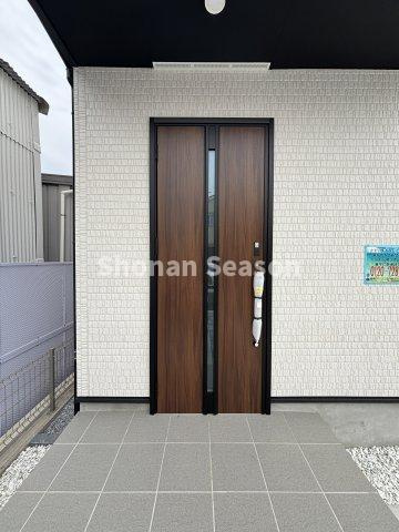 【玄関】 | 内覧の際には新生活をイメージしながら隅々までご覧くださいね◎