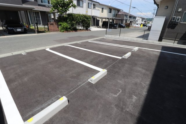 サンパティ盛南Ⅱの駐車場