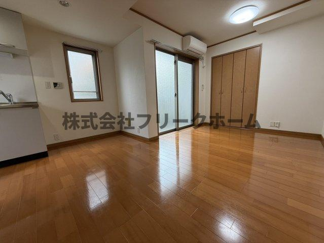 三鷹市上連雀４丁目の賃貸マンションの居間・リビング