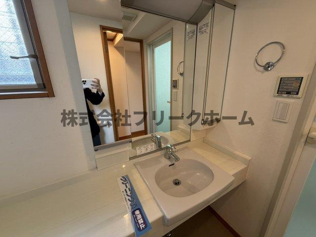 三鷹市上連雀４丁目の賃貸マンションの洗面所