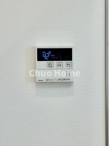 レクセル篠崎の発電・温水設備|【給湯リモコン】外での一日を忘れさせてくれるオートバス機能でお好みの湯量・温度に調整された浴槽。