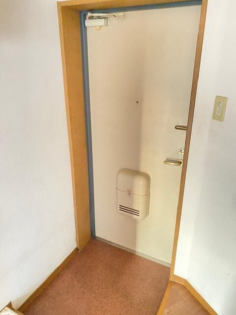 横浜元町ガーデンⅢの玄関