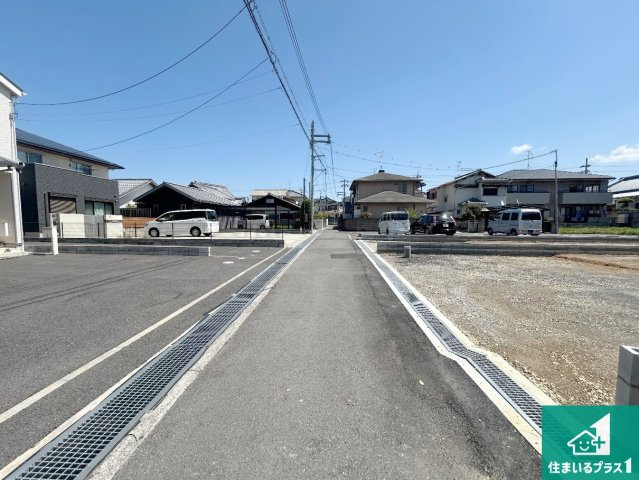 岸和田市三田町　第9期　新築一戸建ての前面道路含む現地写真|周辺は落ち着いた街並みの住宅地！子育てがしやすい住環境です！まだ未完成ですが、現地でしかわからない事もございます。是非一度ご覧ください。