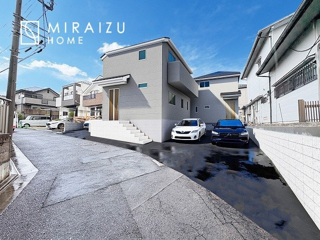 【外観】 | 青く澄み渡った綺麗な空と、陽の光をたっぷりと受ける、そんな新築住宅で新生活をスタートしてみませんか？見学・ご相談等、ミライズホーム(株)までお気軽にご連絡下さい。