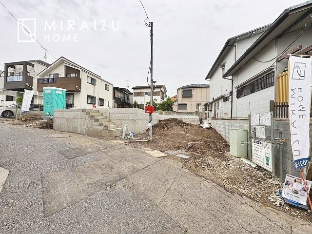 【外観】 | 陽当たりが心地の良いリビング空間です。日中はカーテンを開けて自然な光を取り込みリラックスして過ごしたいですね、照明器具もセンスの良いものを使いたいですね。