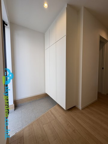 藤沢市辻堂太平台４期　新築戸建　全２棟１号棟の玄関|シューズボックス