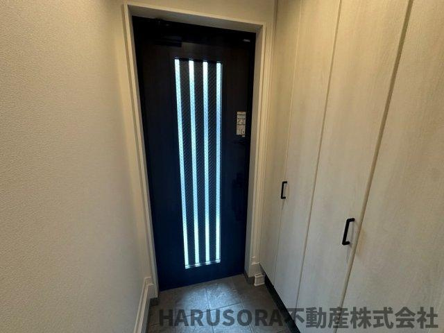 守口市東町1丁目　3階建の玄関