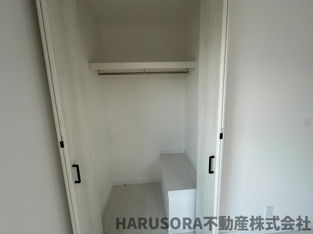 守口市東町1丁目　3階建の収納