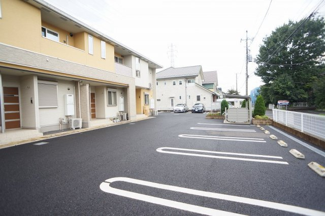 パーク　サイド　エイシュウの駐車場|駐車場があるので、車を買う予定の方も安心です