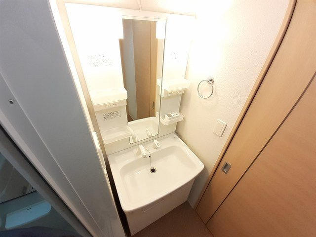 パーク　サイド　エイシュウの洗面所|明るい洗面所です
