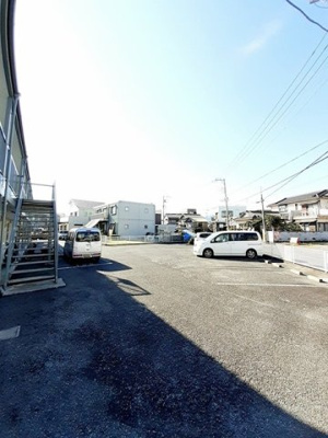 【駐車場】 | エルディムよしかわ | 駐車場があるので、車を買う予定の方も安心です