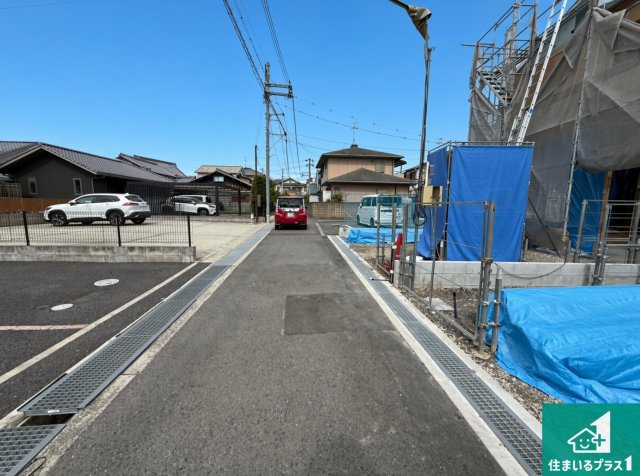 岸和田市三田町　第9期　新築一戸建ての前面道路含む現地写真|周辺は落ち着いた街並みの住宅地！子育てがしやすい住環境です！まだ未完成ですが、現地でしかわからない事もございます。是非一度ご覧ください。