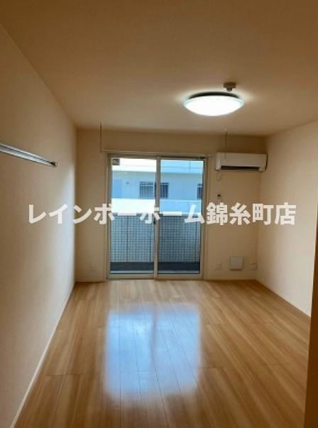 市川市幸２丁目の賃貸マンションの居間・リビング