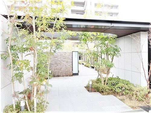 サーパス学南町のエントランス|アプローチ　※2019年2月撮影