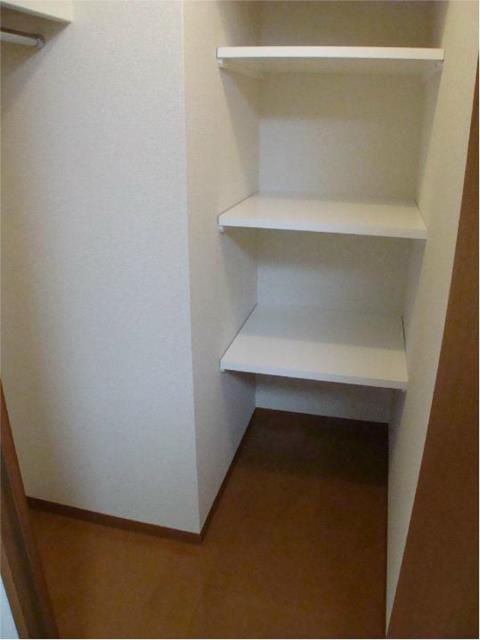 サンヒルズ秀栄の収納|ウォークインクローゼット