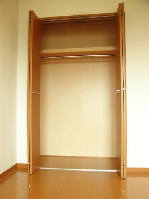 サンヒルズ秀栄の収納|北洋間クローゼット
