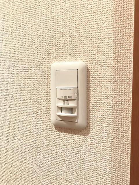 サンヒルズ秀栄のセキュリティ|玄関人感センサライト