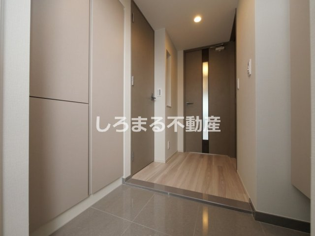 コンフォリア・リヴ北浜淡路町の玄関