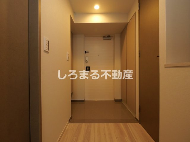 コンフォリア・リヴ北浜淡路町の玄関