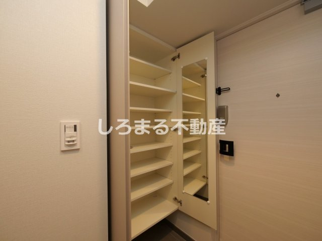 コンフォリア・リヴ北浜淡路町の収納