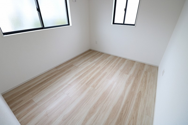 【洋室】 | ふじみ野市亀久保3丁目　新築一戸建住宅　全1棟　(ふじみ野店) | 洋室5.5帖
全室二面採光の明るい住まいです！