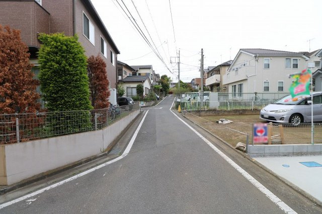 【前面道路含む現地写真】 | ふじみ野市亀久保3丁目　新築一戸建住宅　全1棟　(ふじみ野店) | 周辺環境も併せてご案内いたします！
お気軽にお問い合わせください！
