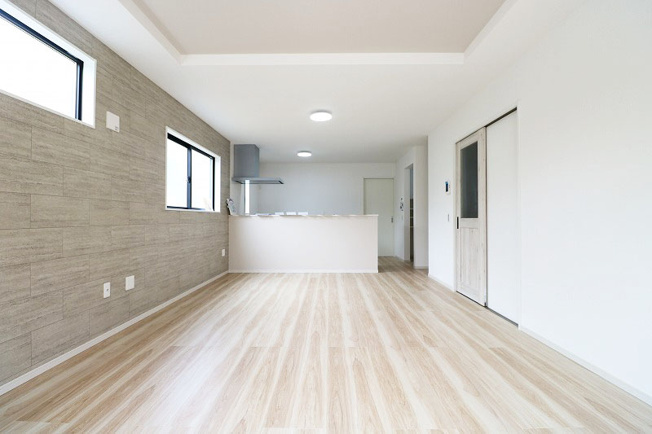【居間・リビング】 | ふじみ野市亀久保3丁目　新築一戸建住宅　全1棟　(ふじみ野店) | LDK20.2帖。
ご家族でゆったりとくつろげる広々としたリビングです！