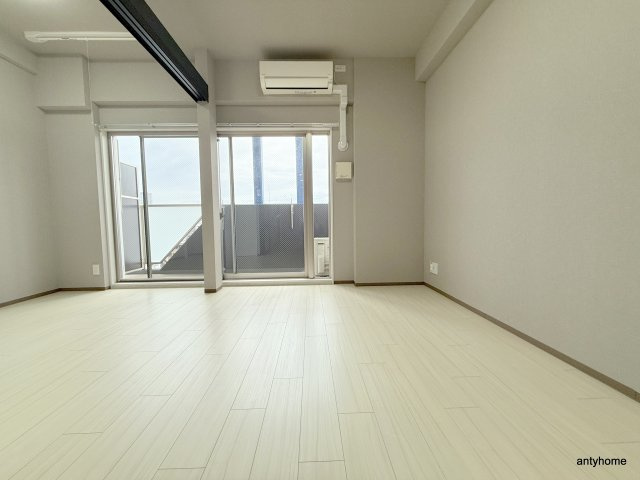 Ｍ:COURT新町の居間・リビング