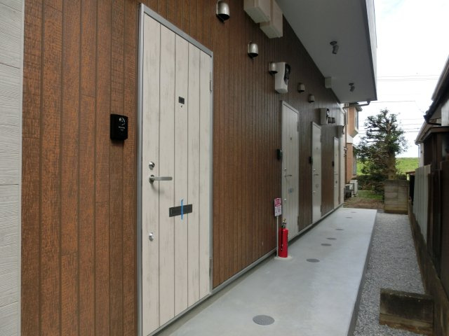 シティハイツ霞ヶ関の玄関