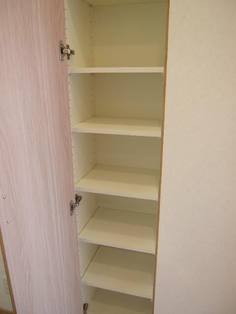 ルーブル王子本町の収納