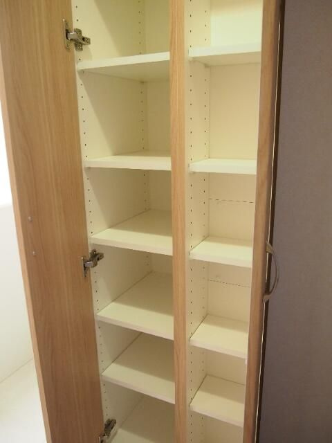 ルーブル王子本町の収納