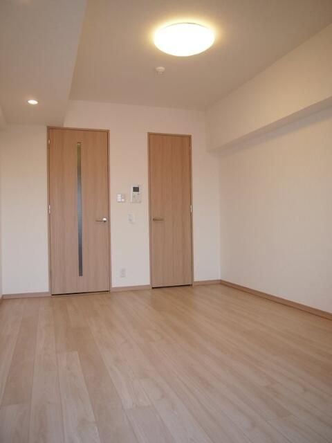 ルーブル王子本町の居間・リビング