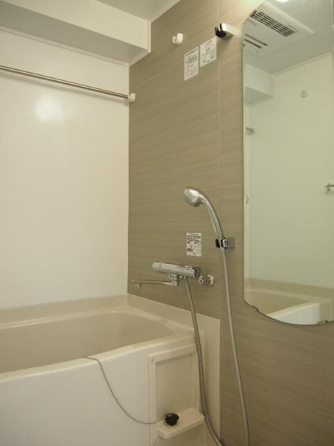 ルーブル王子本町の浴室