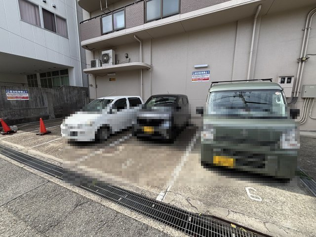 プラントパイン御影の駐車場