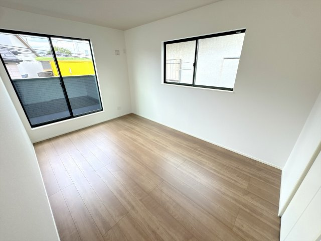 【洋室】 | ふじみ野市福岡中央2丁目　新築一戸建住宅　全1棟　(ふじみ野店) | 6.9帖の主寝室。2面採光。