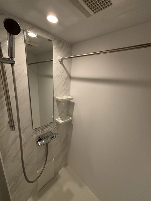 【シャワールーム】