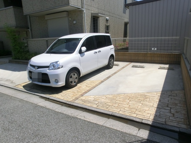 ファミール２１の駐車場|敷地内駐車場。