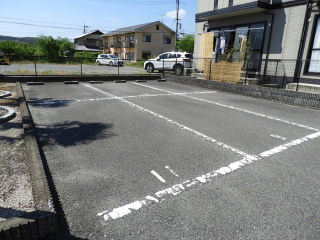 Ｌｉｔｔｌｅ　ｂｉｒｄの駐車場
