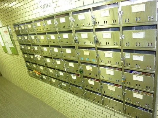 ジョイフル池袋要町のエントランス|メールボックス
