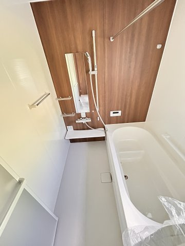 【ワイウッドコート】小山市城北 第5期の浴室|〇2号棟〇
1坪バスで心も体もリラックス！浴室乾燥機付きで、暮らしにひとつ上のゆとりがもてます。
※2026年4月撮影