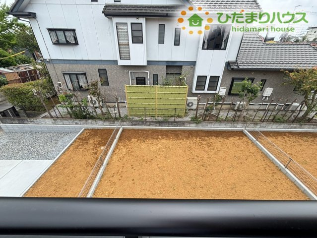 東松山市五領町　新築一戸建て　リーブルガーデン　02の展望|バルコニーからの見晴らしが良く開放感のある眺望です! 周囲には落ち着いた住宅街が広がっており、爽やかな風を感じながら伸び伸びとした環境で、毎日を心地よく暮らしていただくことができます♪