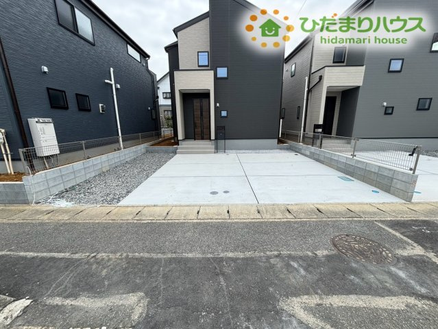 東松山市五領町　新築一戸建て　リーブルガーデン　02の駐車場
