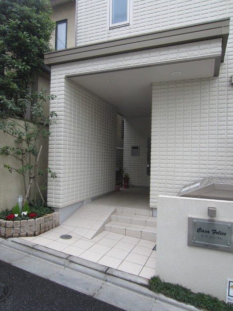 Ｃａｓａ　Ｆｅｌｉｃｅのエントランス|オートロック付きのエントランス