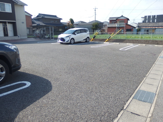 メゾン四季彩Ⅱの駐車場
