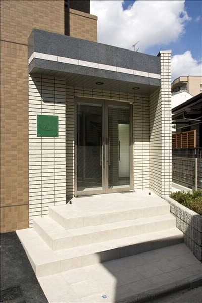 レージュ川原通のエントランス